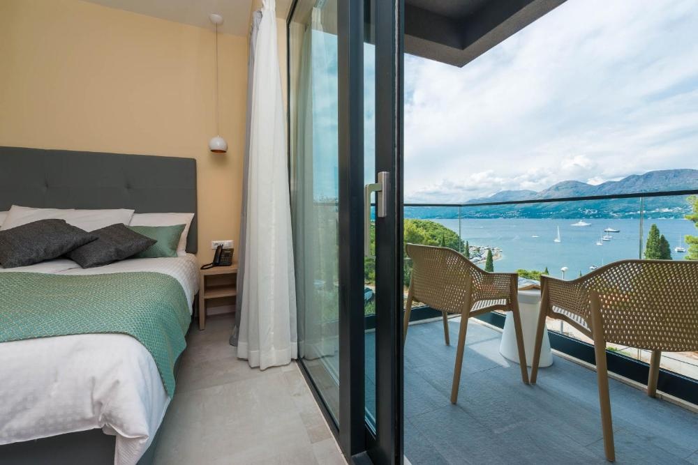 Double or Twin Room with Sea View
