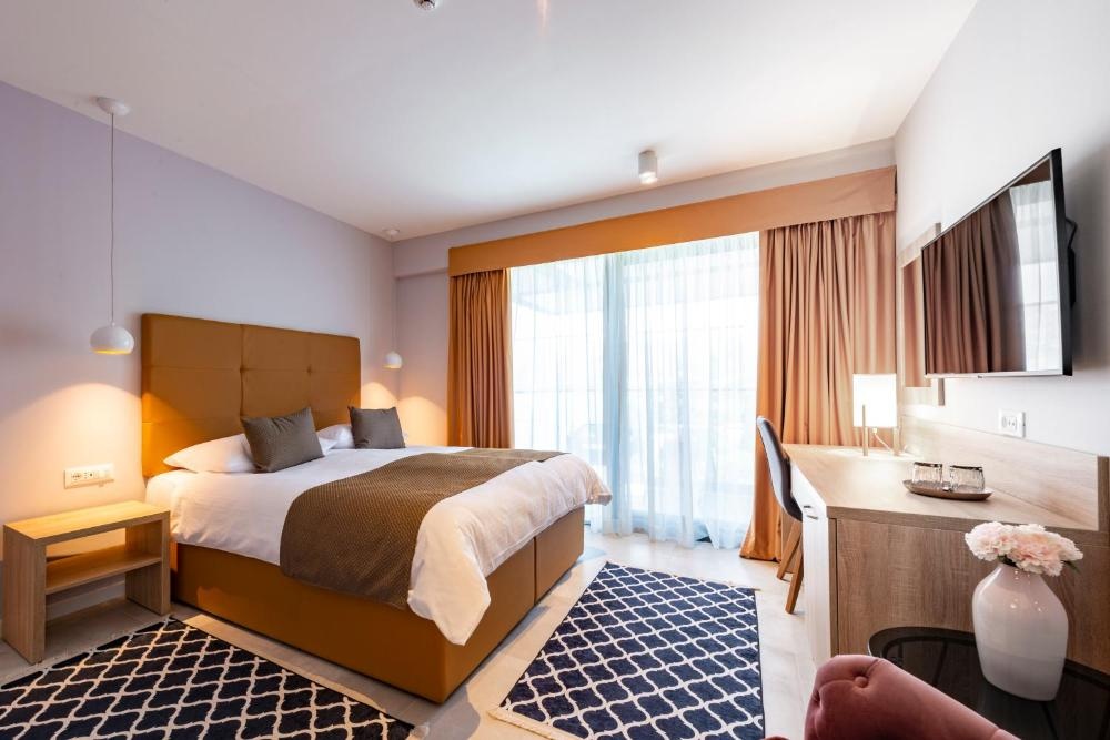 Deluxe Double or Twin Room with Sea View and Balcony