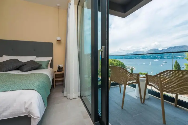 Double or Twin Room with Sea View